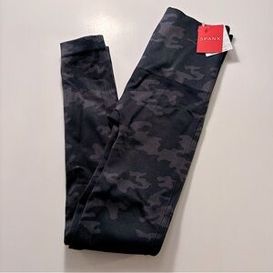 NWT Spanx Look At Me Now Leggings Black Camo Size S